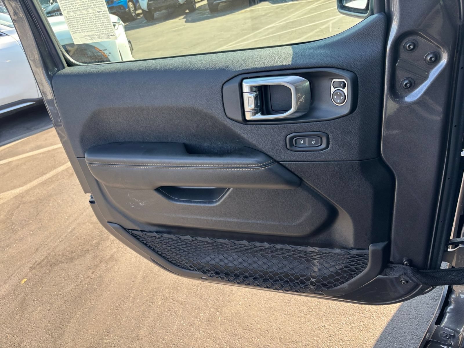 Used 2025 Jeep Wrangler Unlimited Sahara AWD/4WD image 15