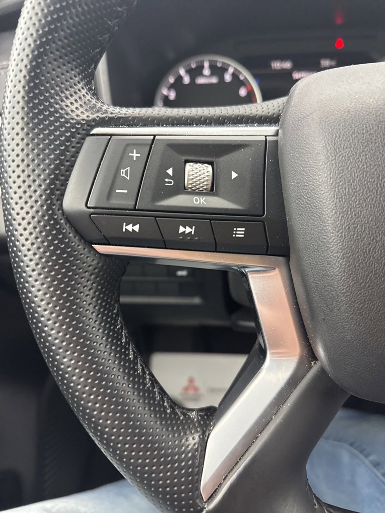 Used 2024 Mitsubishi Outlander SE image 19