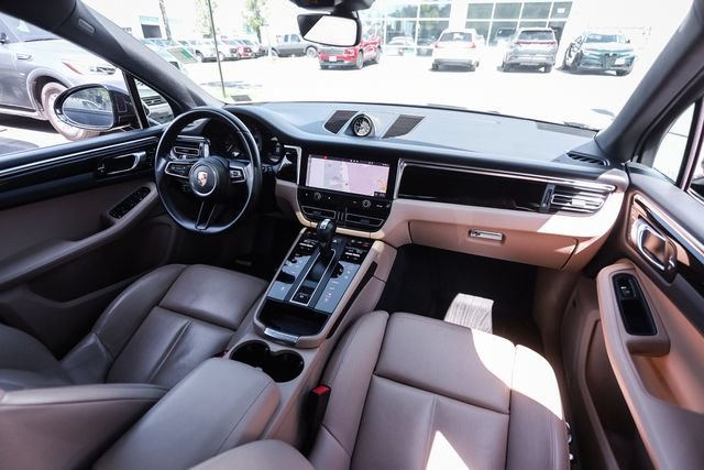 Used 2022 Porsche Macan AWD/4WD image 36