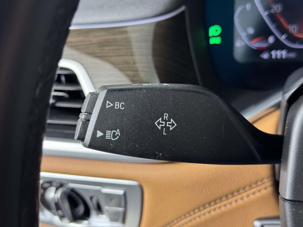 Used 2022 BMW 750i xDrive AWD/4WD image 21