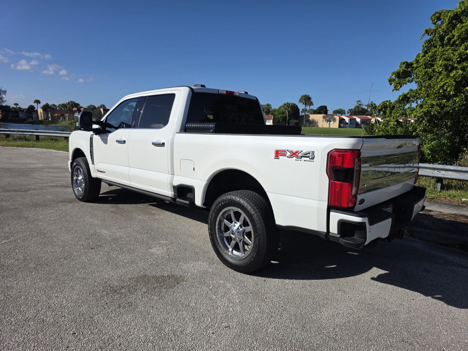 Used 2024 Ford F250 Platinum AWD/4WD image 2