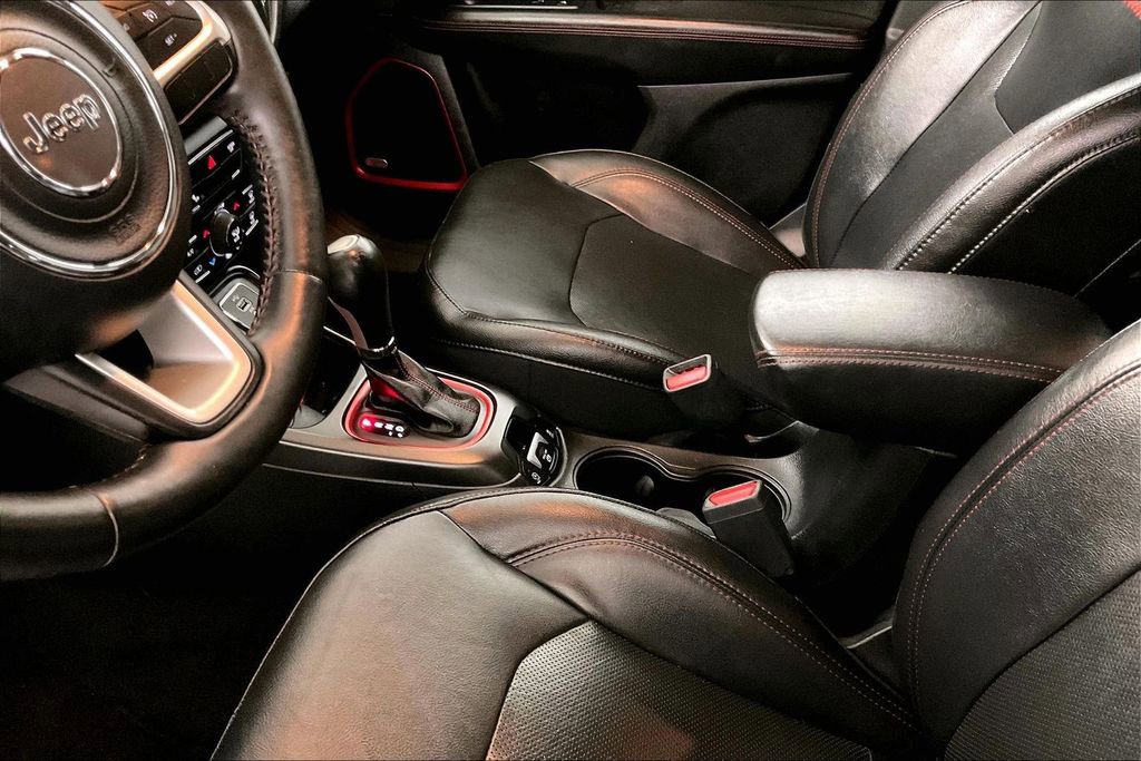 Used 2018 Jeep Compass Trailhawk w/ Leather Interior Group AWD/4WD image 17