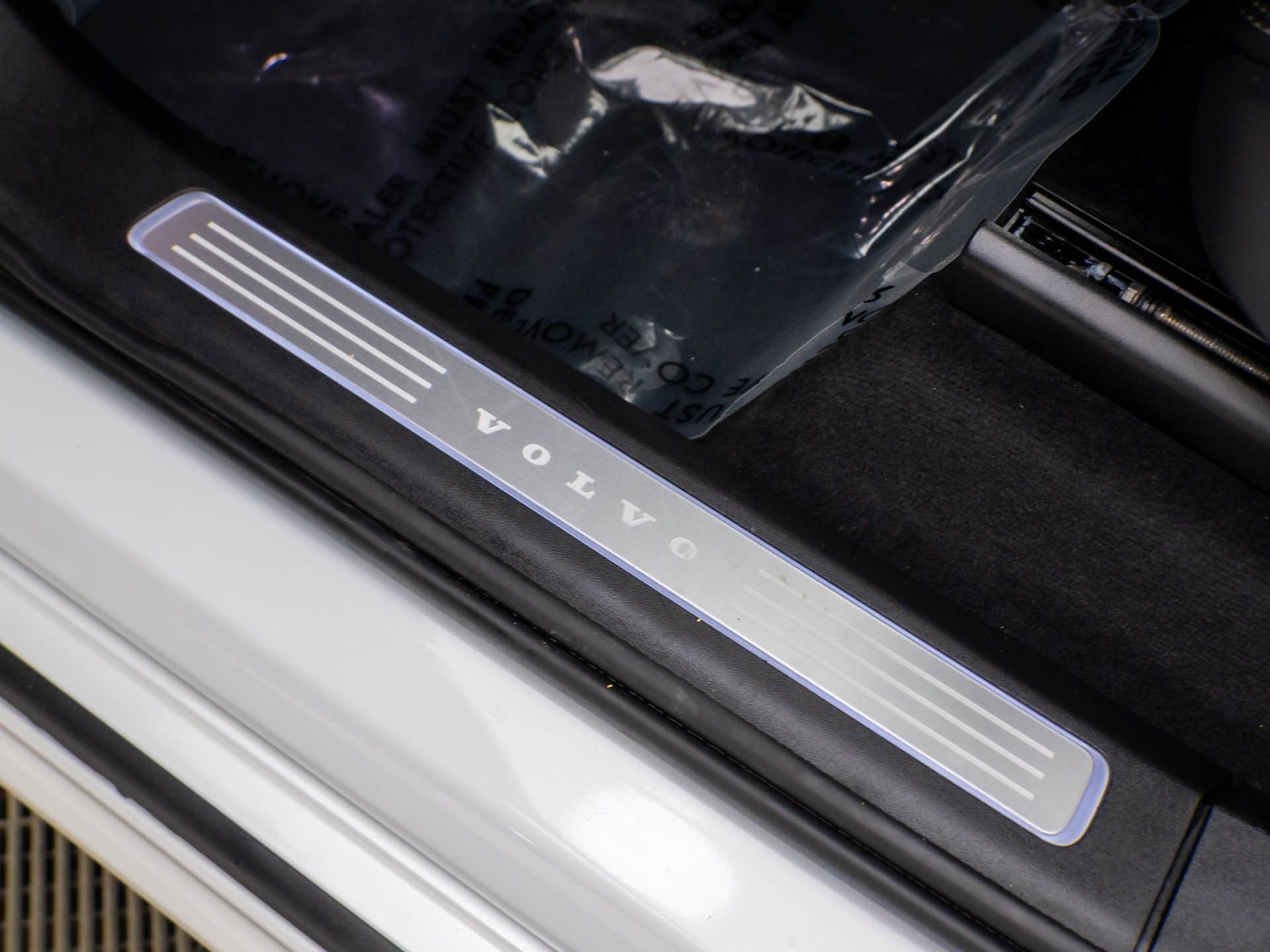 Used 2024 Volvo XC90 B6 Ultimate w/ Protection Package image 15