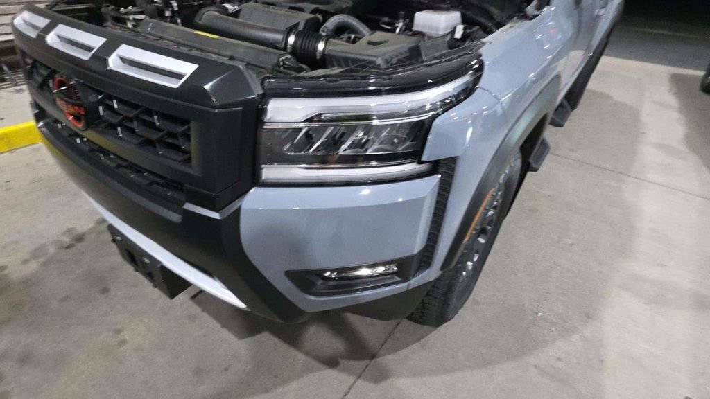Used 2025 Nissan Frontier Pro-X RWD image 2