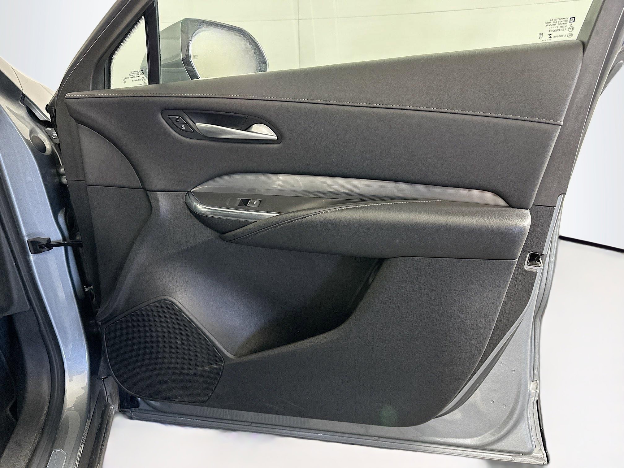 Used 2024 Cadillac XT4 Premium Luxury image 32