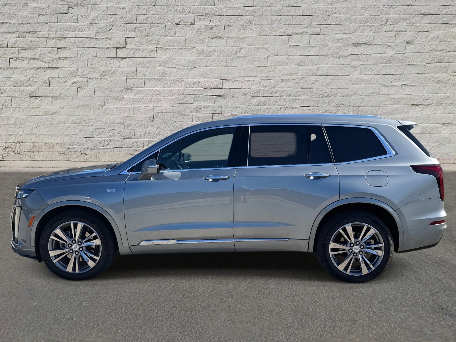 Certified 2025 Cadillac XT6 Premium Luxury image 2