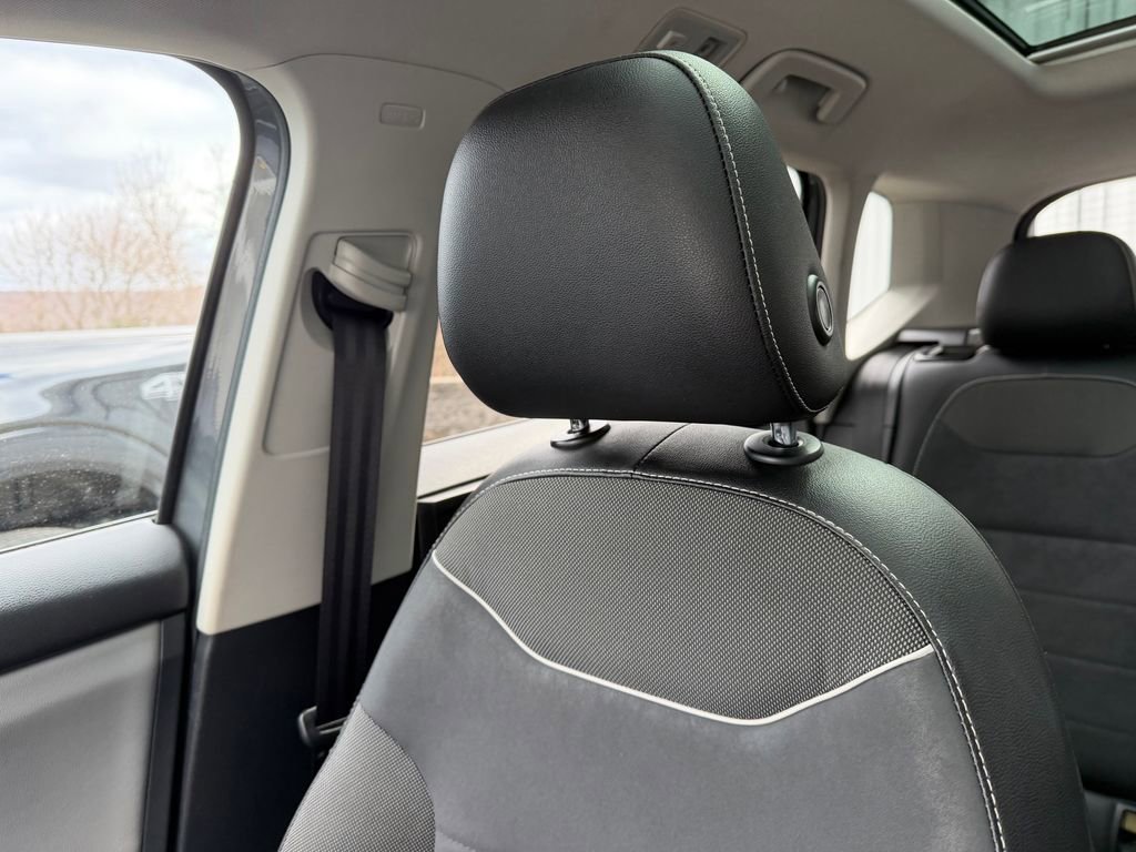 Used 2023 Volkswagen Taos SE w/ Panoramic Sunroof Package image 21