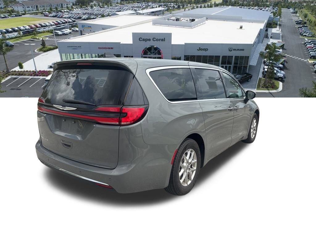 Used 2023 Chrysler Pacifica Touring-L FWD image 13
