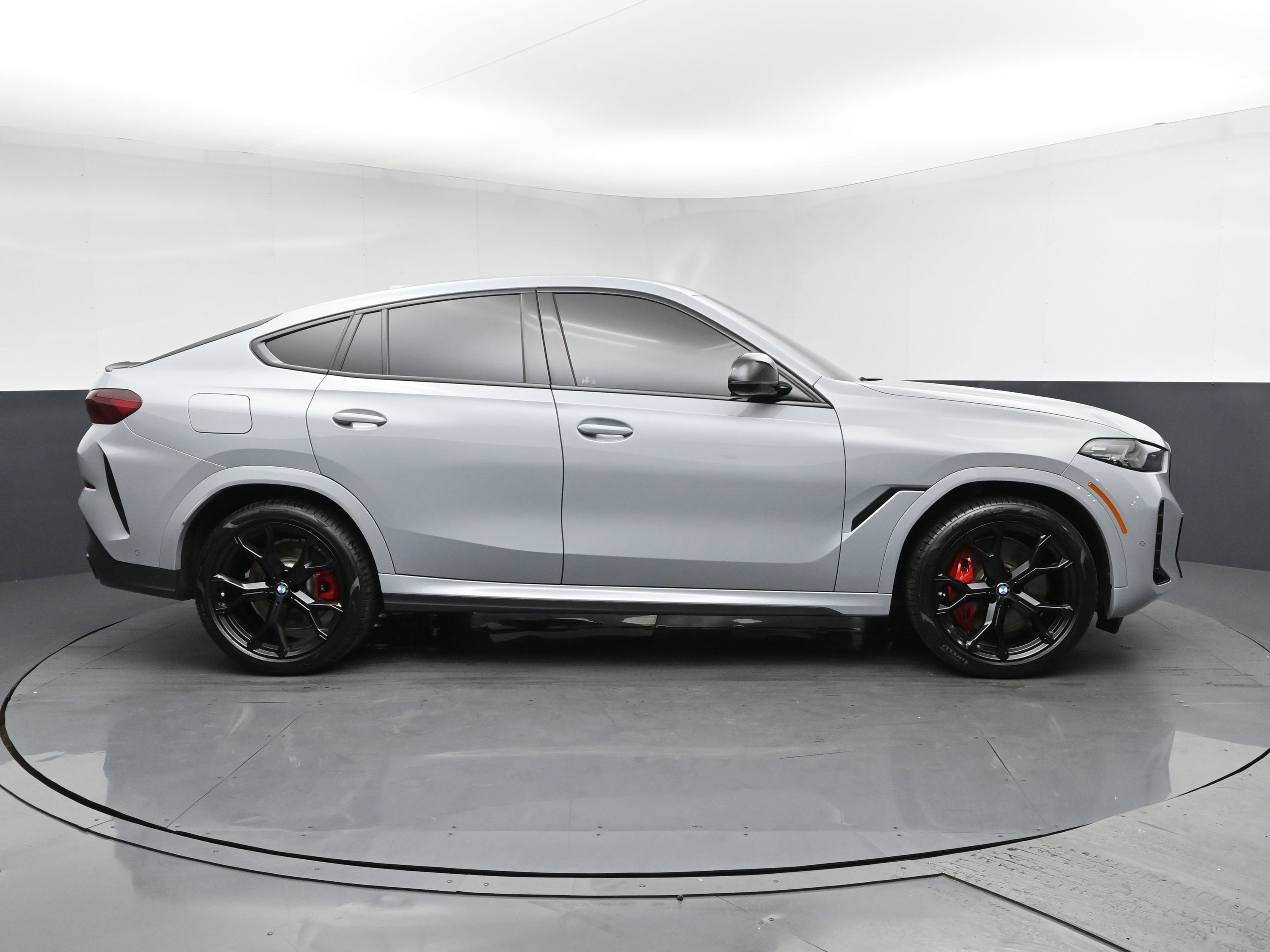 Used 2024 BMW X6 M60i w/ M Sport Professional Package image 3