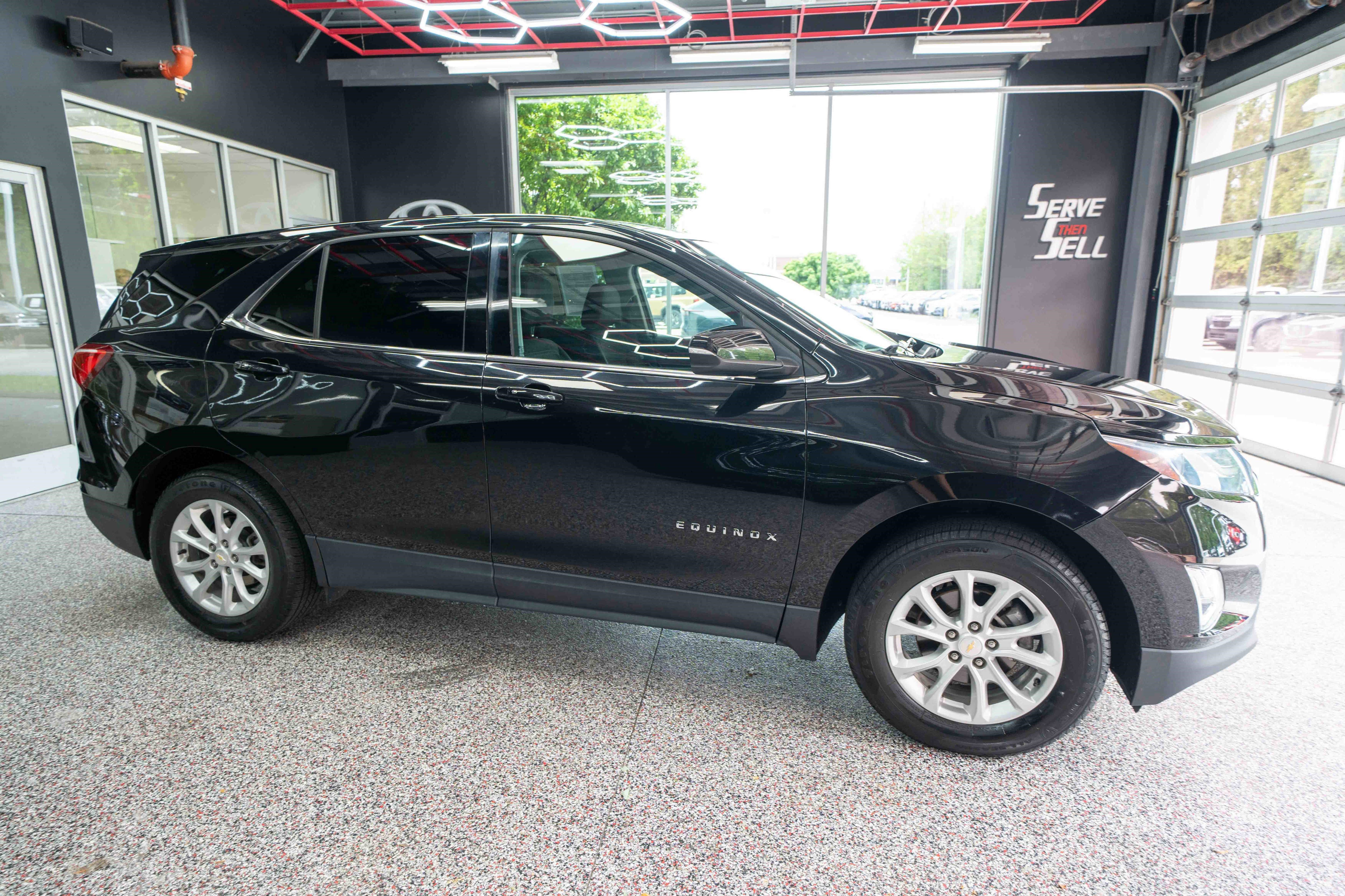 Used 2018 Chevrolet Equinox LT FWD image 5