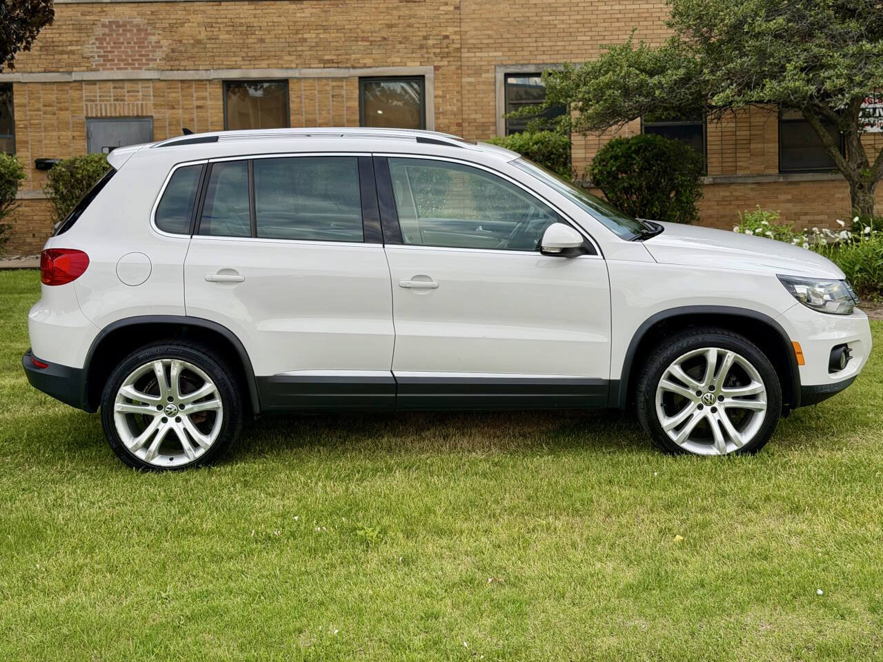 Used 2013 Volkswagen Tiguan SEL AWD/4WD image 6