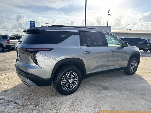 Used 2025 Chevrolet Traverse LT image 11