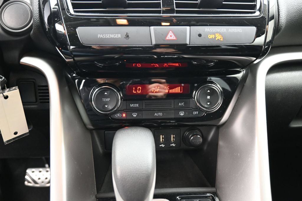 Used 2022 Mitsubishi Eclipse Cross LE AWD/4WD image 13