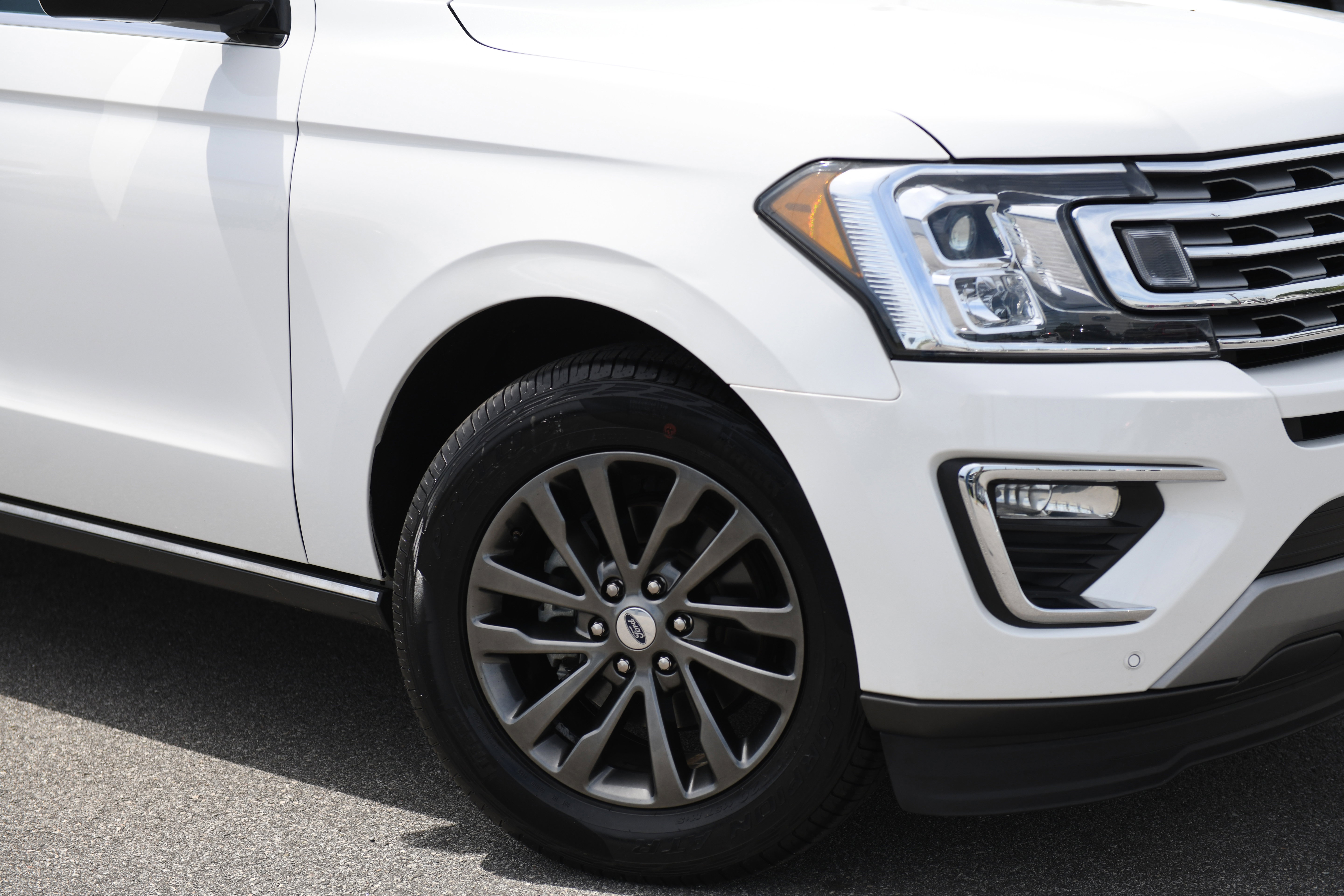 Used 2020 Ford Expedition Limited w/ Equipment Group 301A image 2