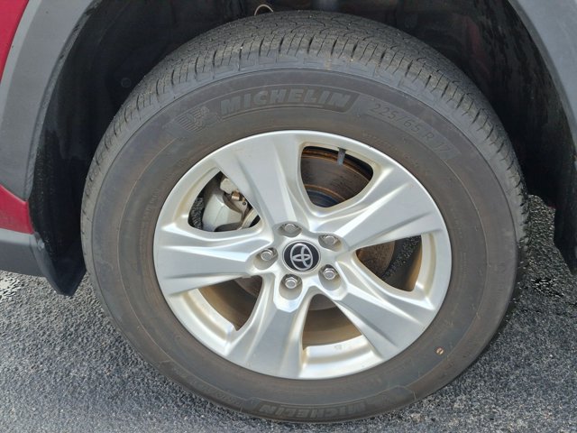 Used 2021 Toyota RAV4 XLE AWD/4WD image 10