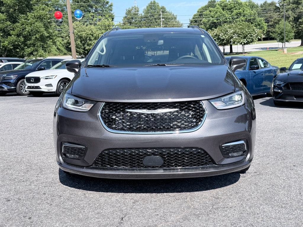 Used 2022 Chrysler Pacifica Touring-L FWD image 3