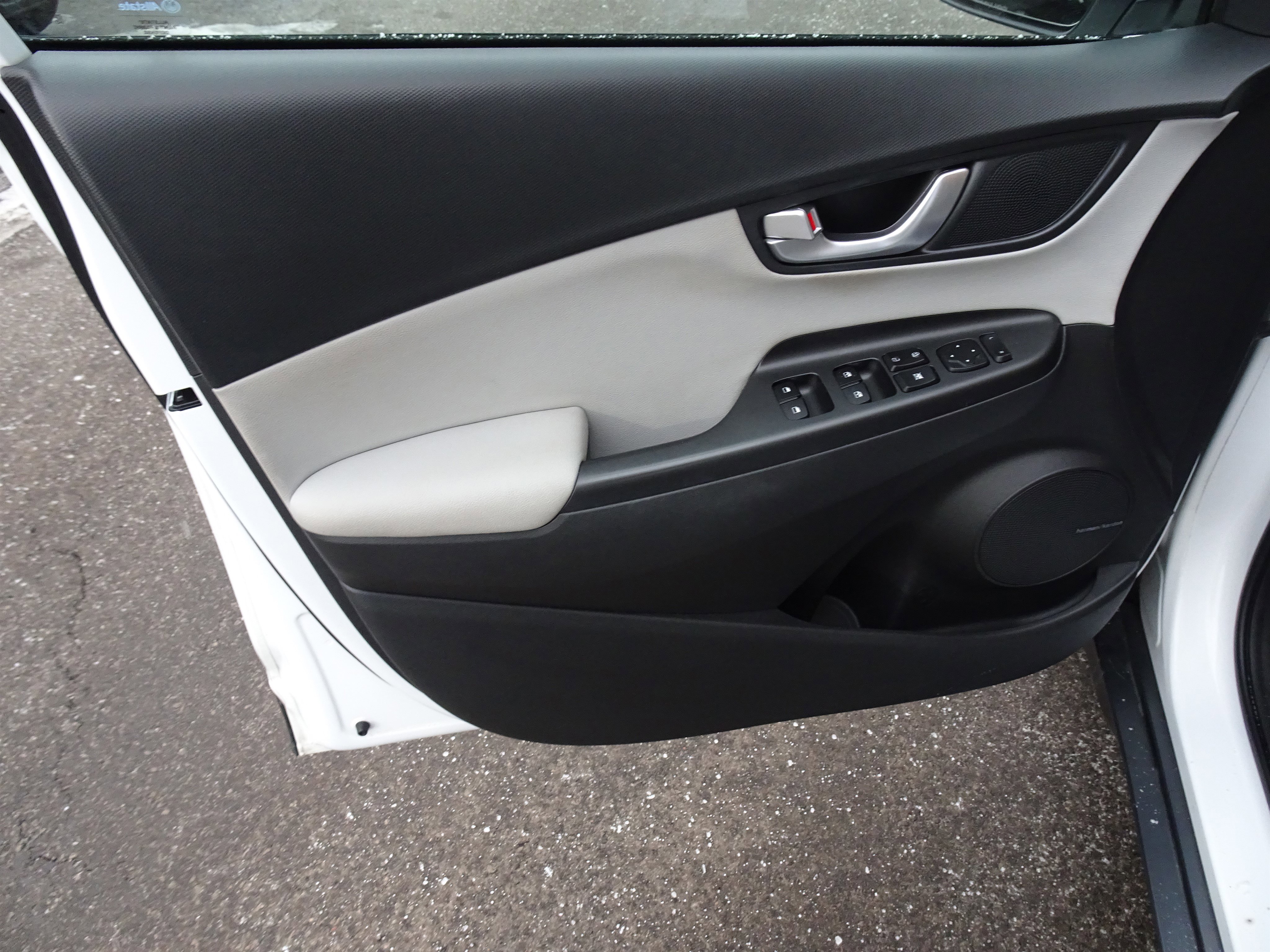 Used 2022 Hyundai Kona Limited image 14