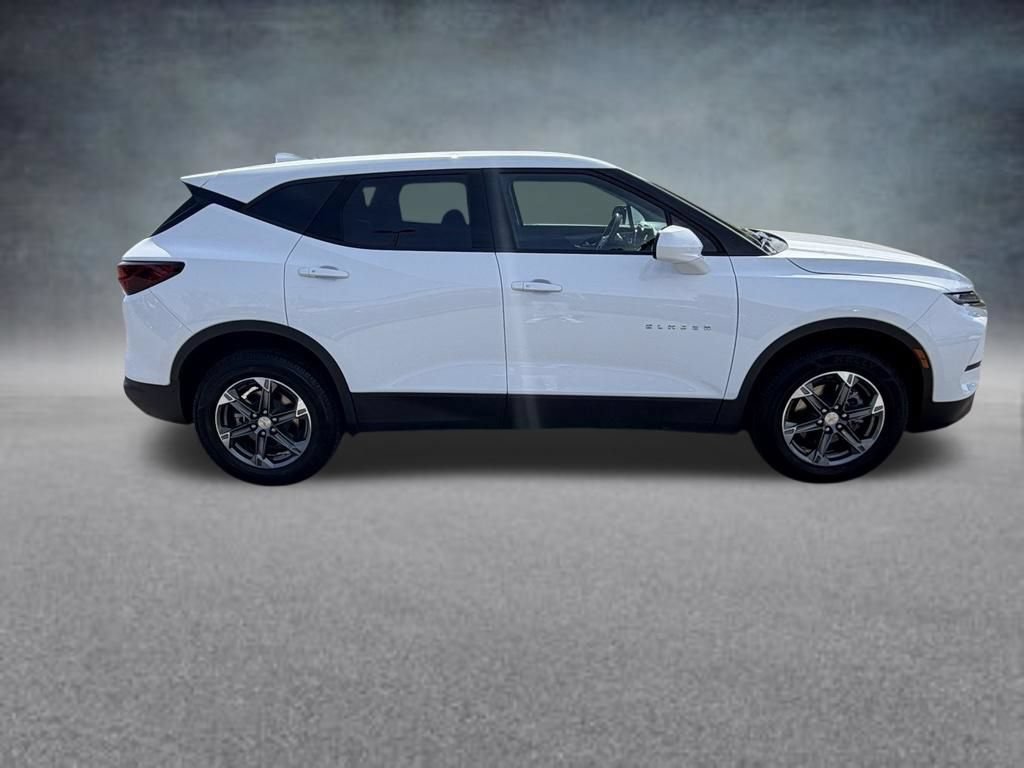 Used 2025 Chevrolet Blazer LT AWD/4WD image 7