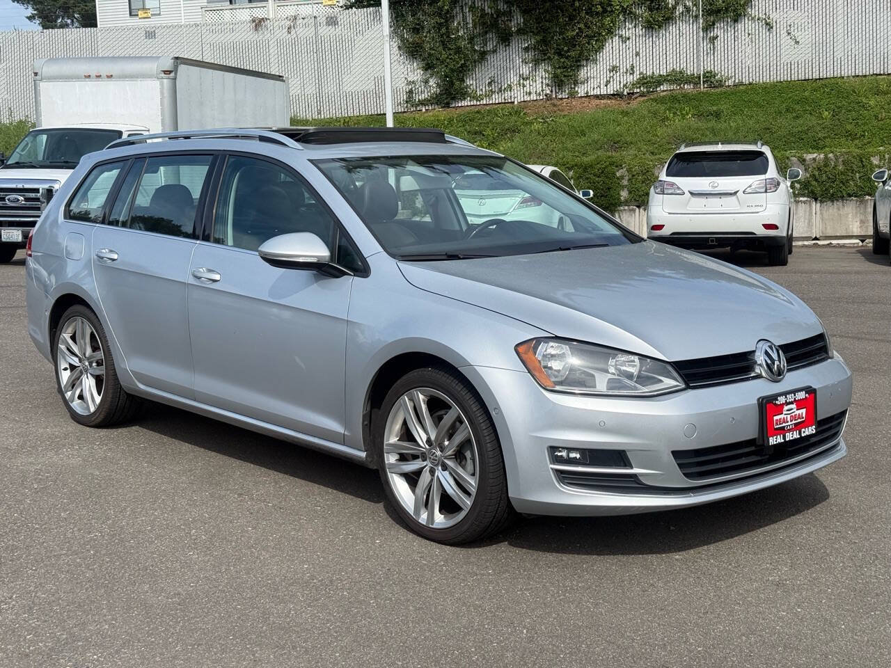 Used 2016 Volkswagen Golf SEL FWD image 2