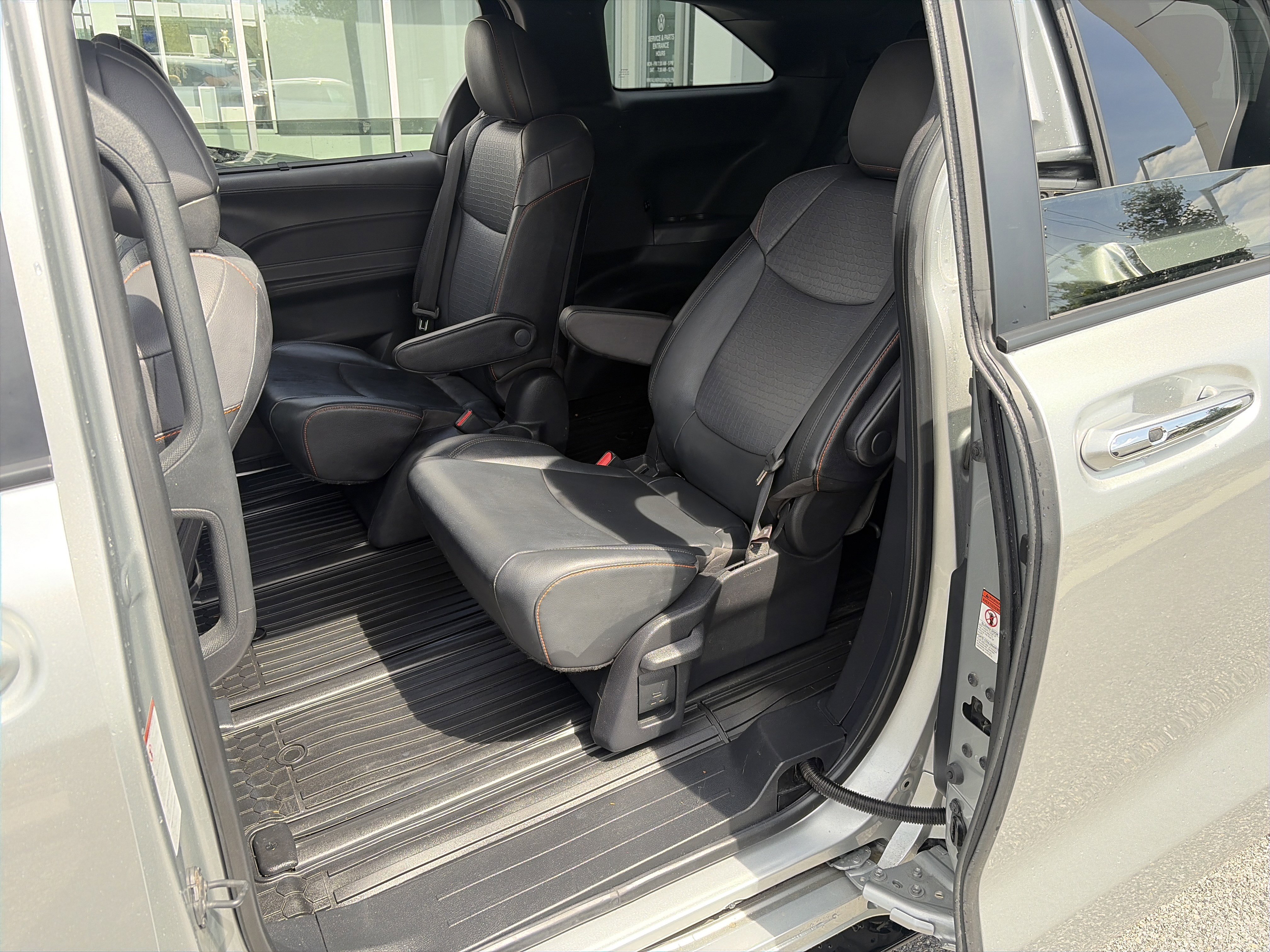 Used 2022 Toyota Sienna XSE AWD/4WD image 23