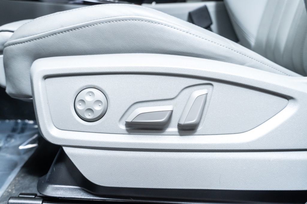 Used 2022 Audi Q5 e Premium w/ Convenience Package image 25