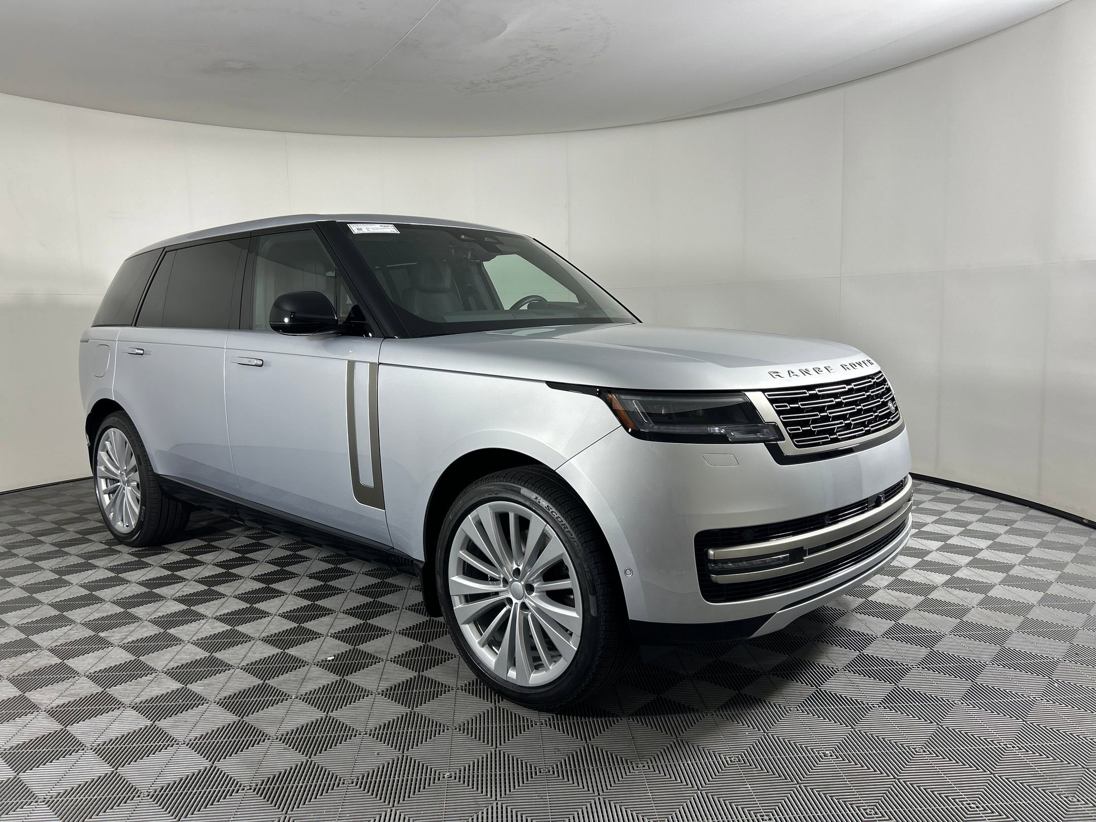 New 2025 Land Rover Range Rover Long Wheelbase SE image 5