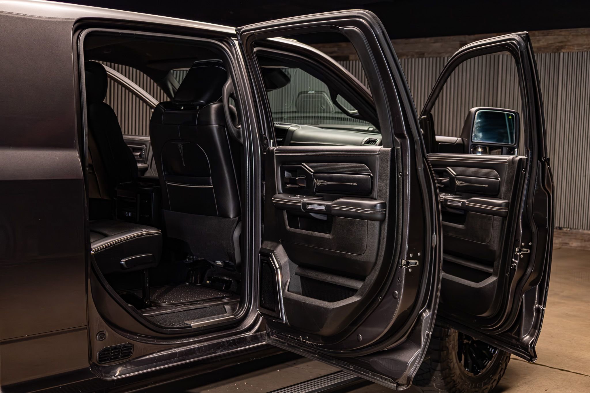 Used 2023 RAM 2500 Limited image 28