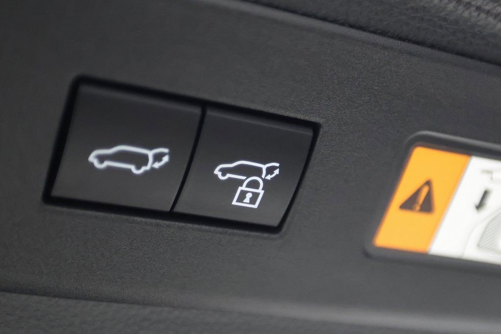 Used 2025 Lexus GX 550 w/ Accessory Package (Z1) image 16