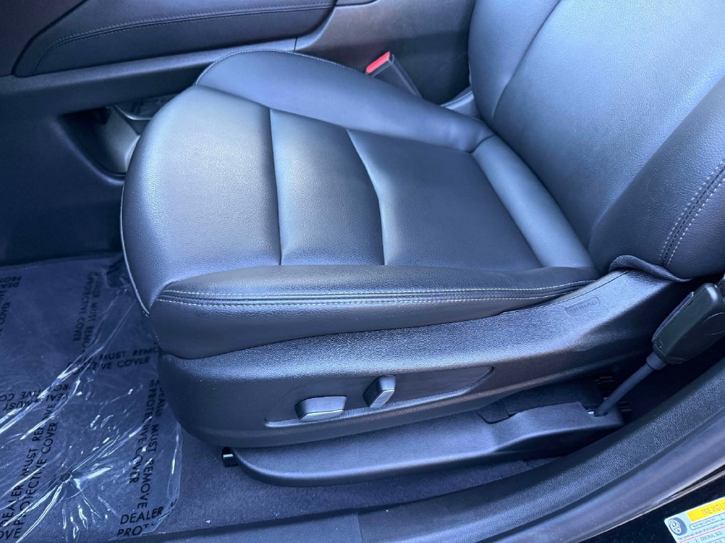 Certified 2025 Cadillac XT6 Luxury AWD/4WD image 3