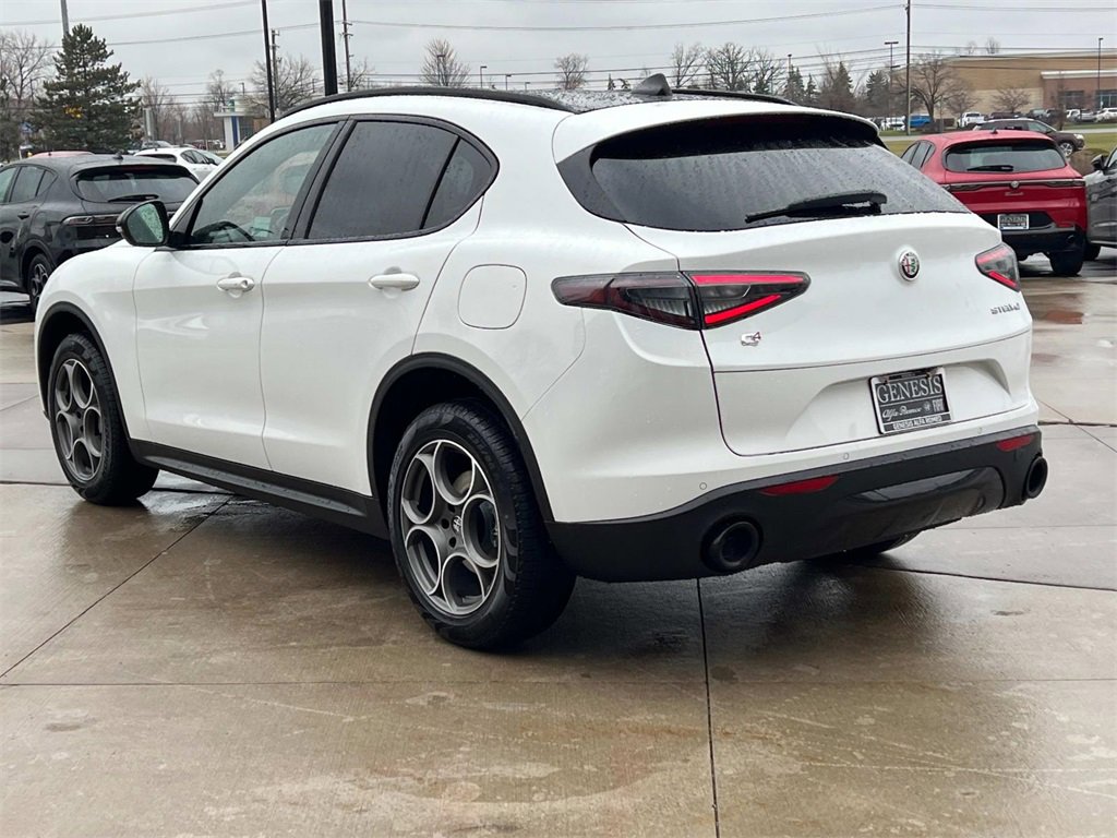 New 2025 Alfa Romeo Stelvio Sprint image 6
