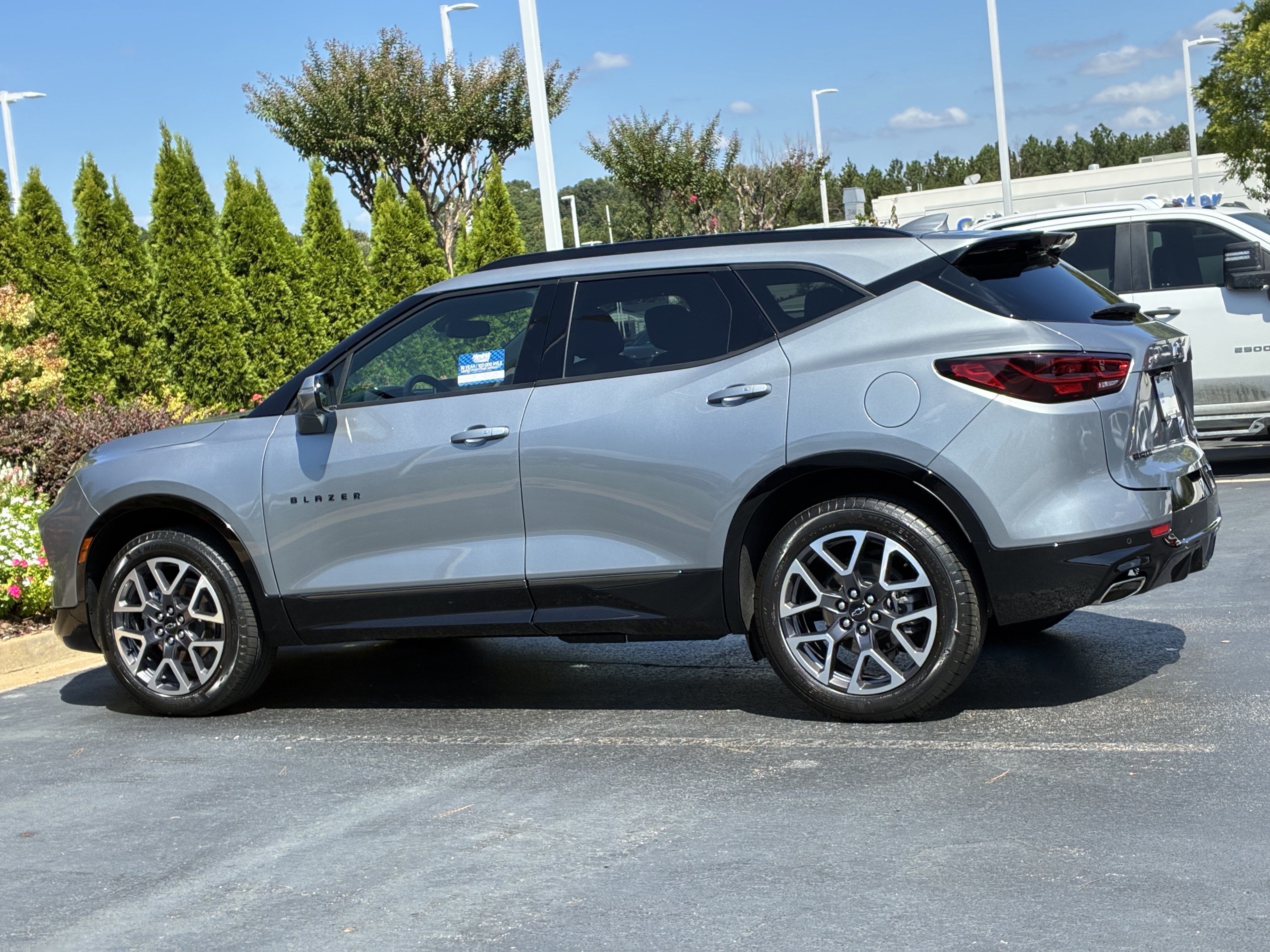 Used 2025 Chevrolet Blazer RS FWD image 9