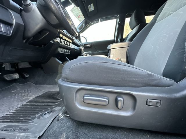Used 2023 Toyota Tacoma TRD Off-Road image 16