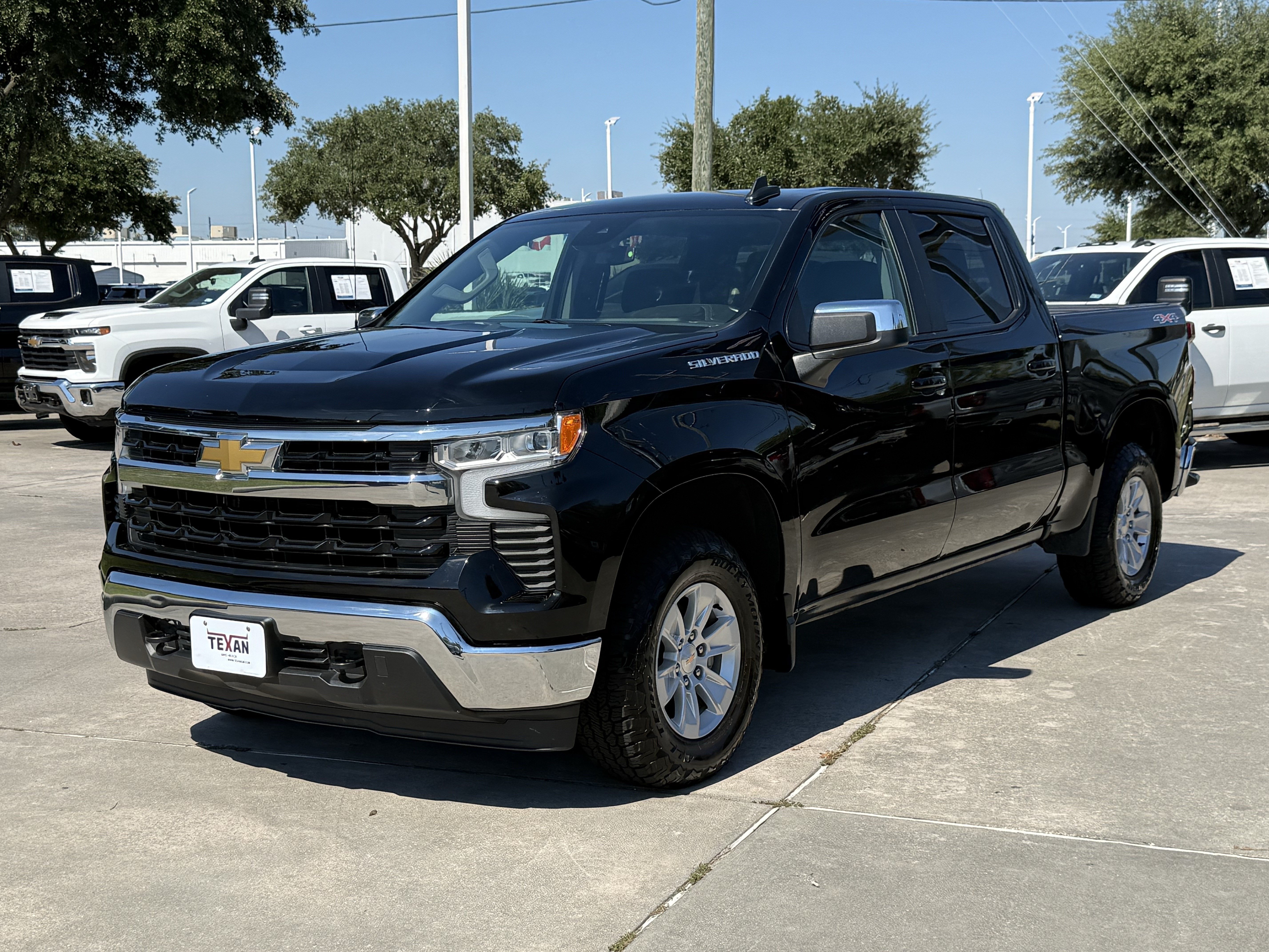 Used 2025 Chevrolet Silverado 1500 LT AWD/4WD image 8