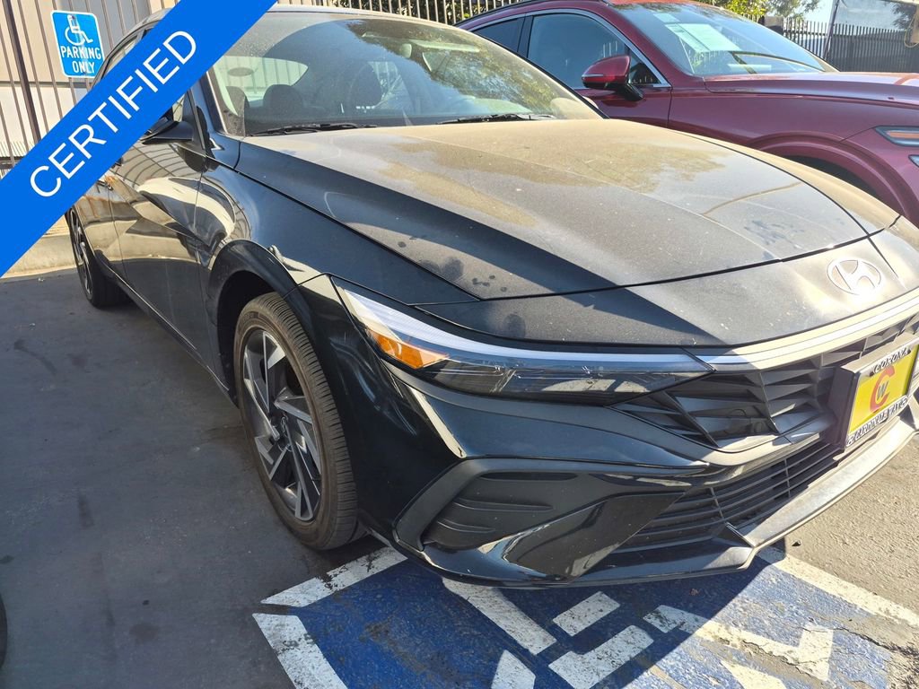 Used 2025 Hyundai Elantra SEL image 2