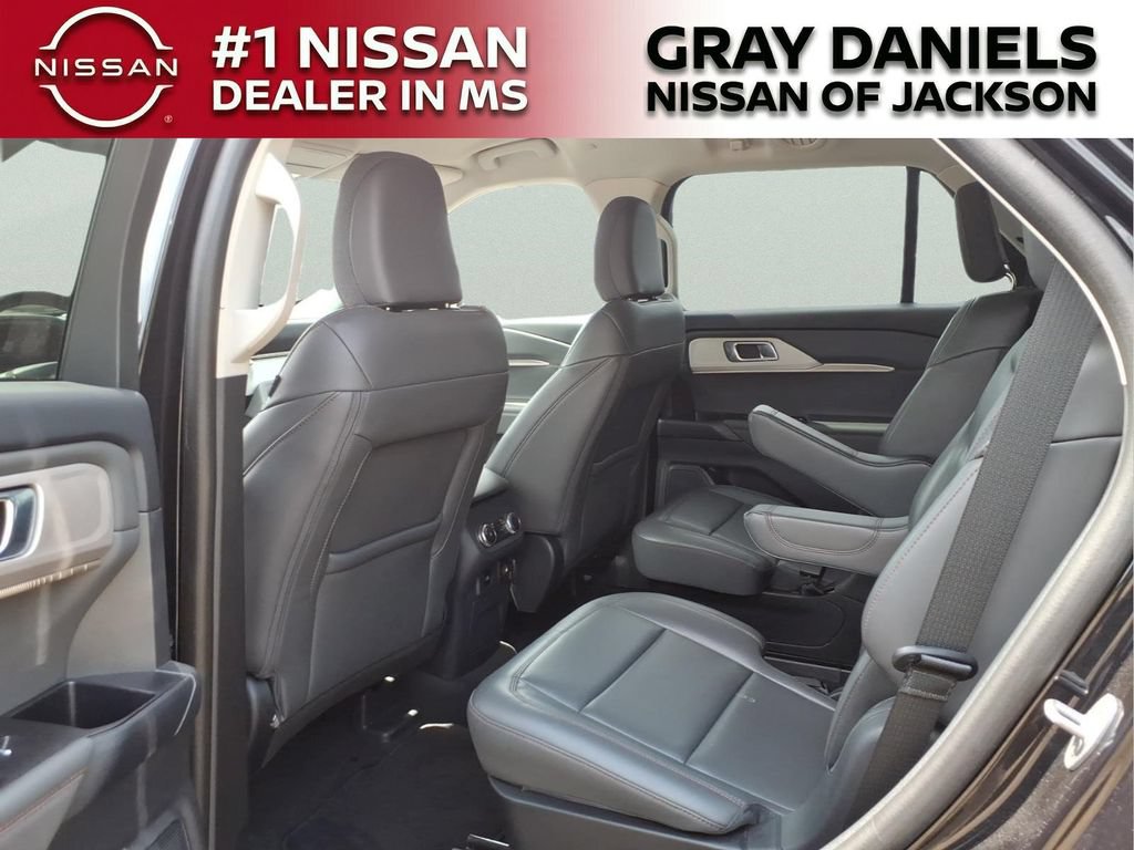 Used 2025 Ford Explorer Active w/ Active Comfort Package RWD image 27