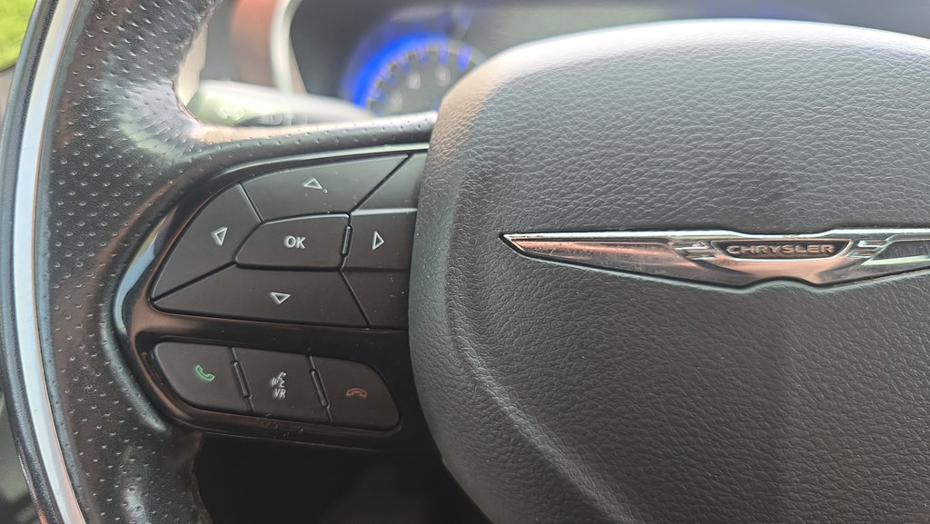Used 2020 Chrysler Pacifica Limited FWD image 24