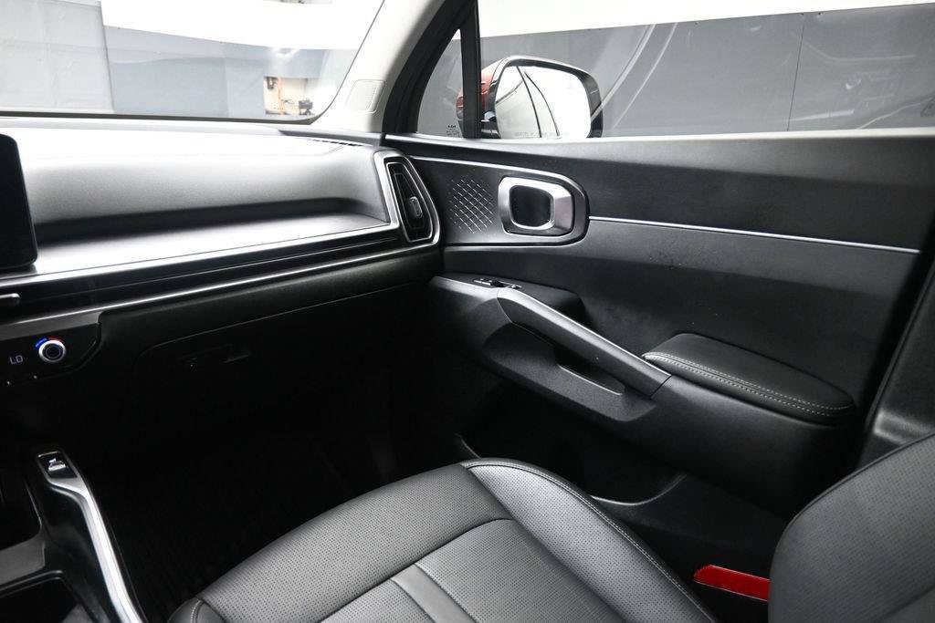 Used 2025 Kia Sorento S FWD image 25