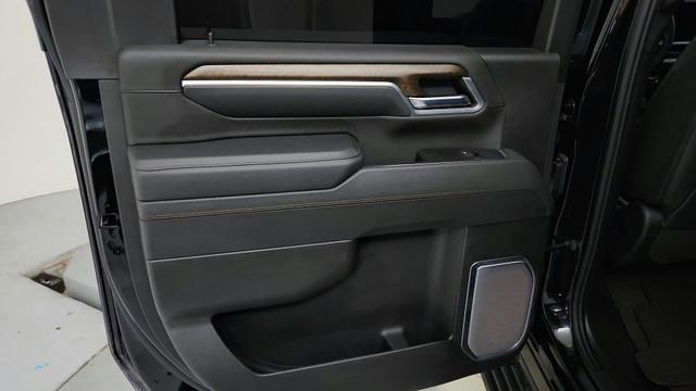 Used 2025 Chevrolet Silverado 2500 High Country w/ Midnight Edition image 17