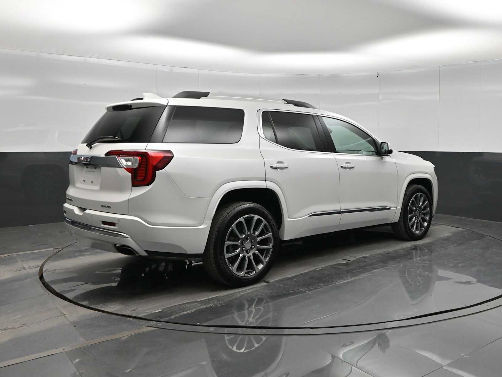 Used 2022 GMC Acadia Denali w/ Denali Ultimate Package AWD/4WD image 7