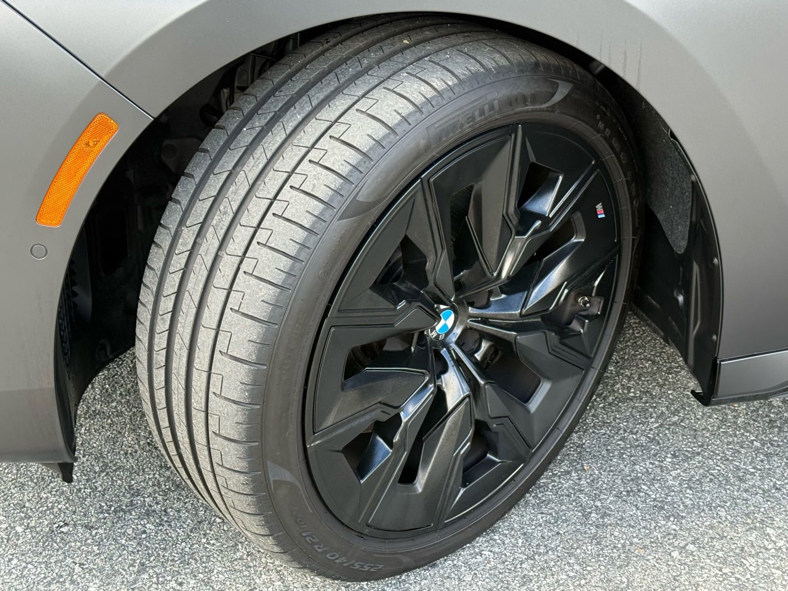 Used 2025 BMW 760i xDrive w/ Premium Package image 18