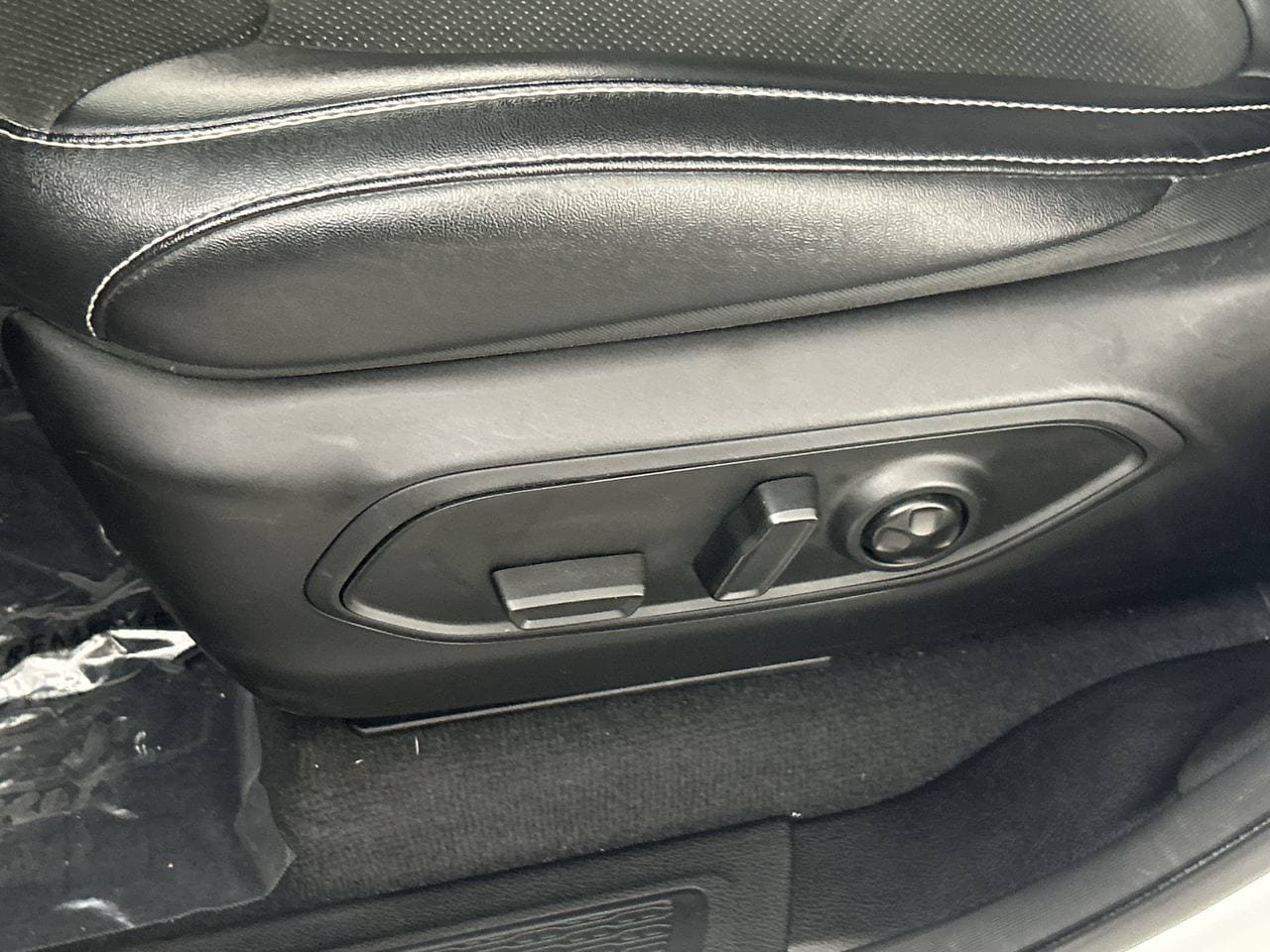 Used 2023 Jeep Grand Cherokee L Laredo AWD/4WD image 19