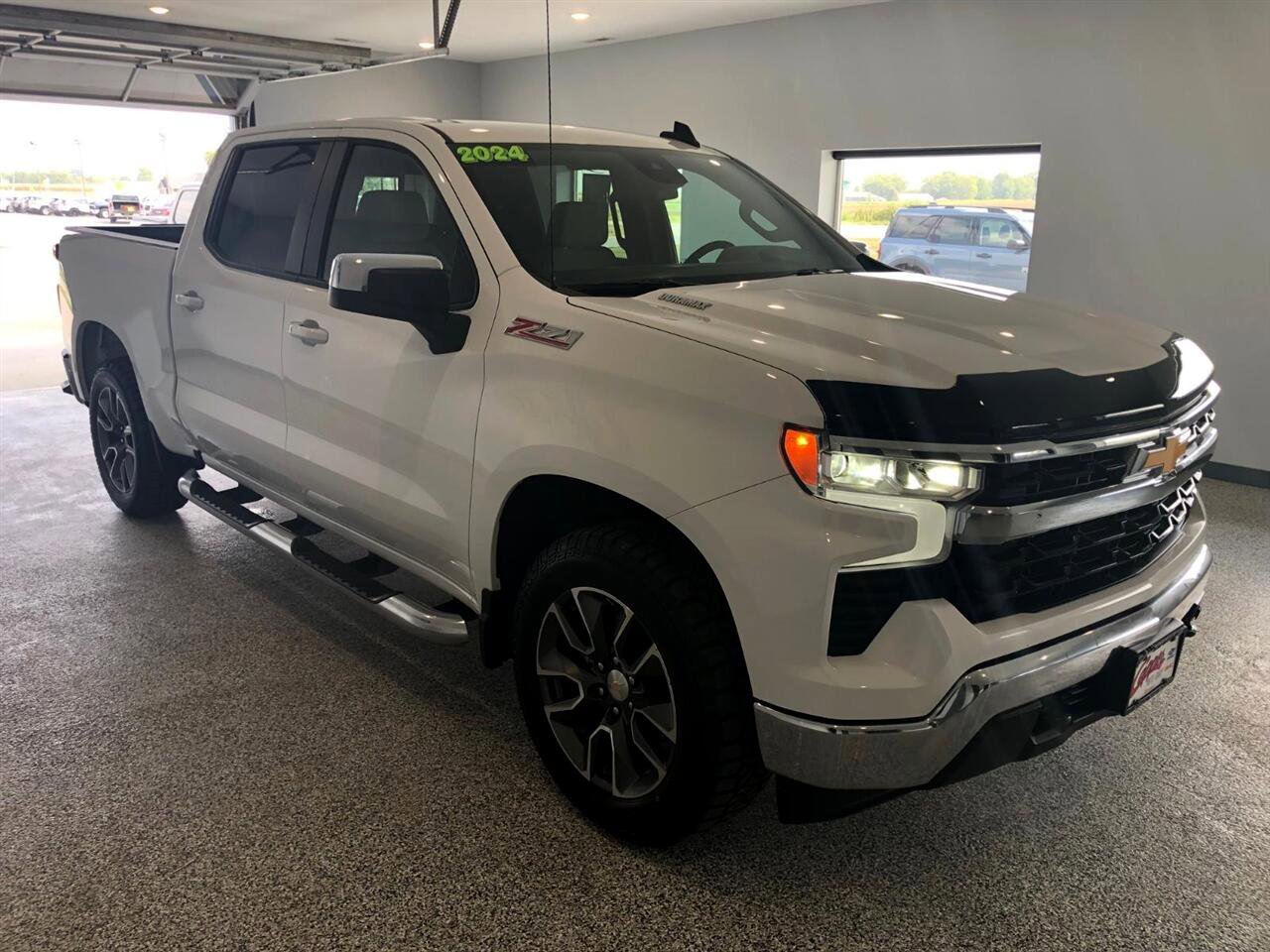 Used 2024 Chevrolet Silverado 1500 LT w/ Z71 Off-Road Package image 2