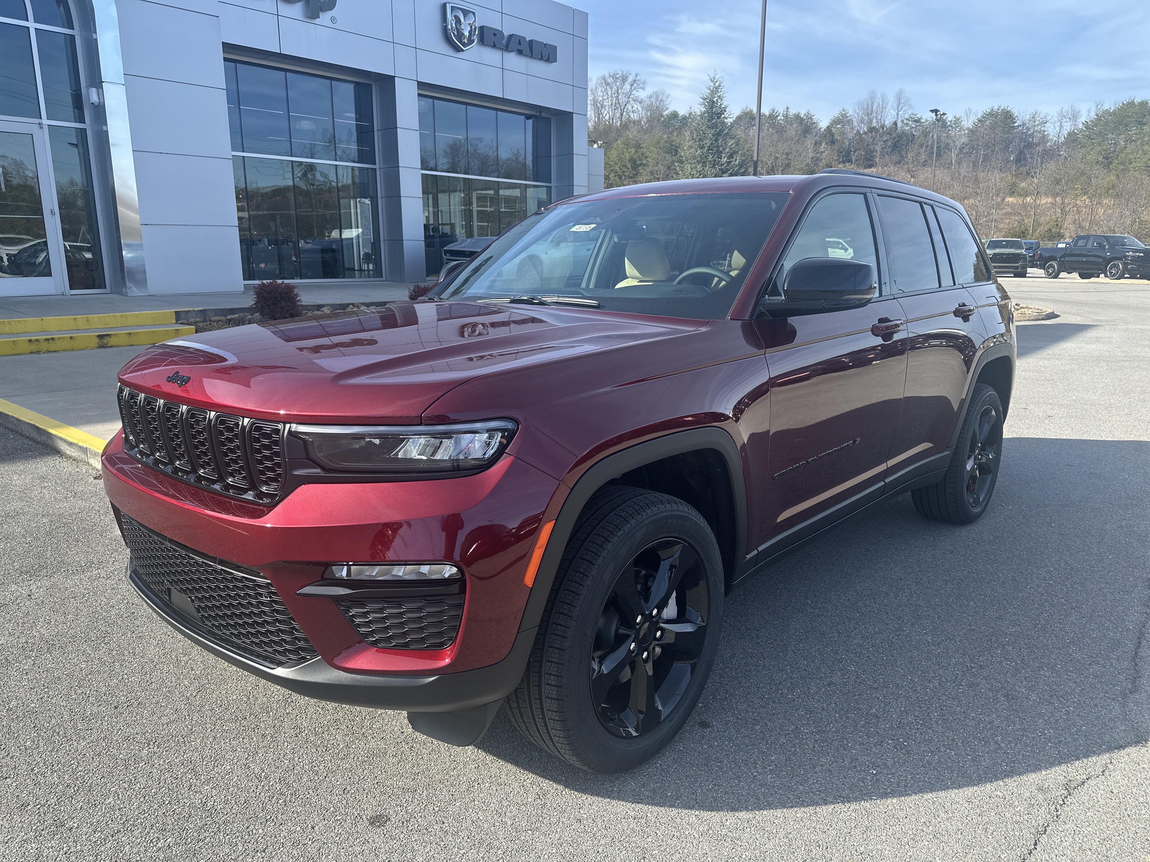 New 2025 Jeep Grand Cherokee Limited w/ Black Appearance Package AWD/4WD image 2