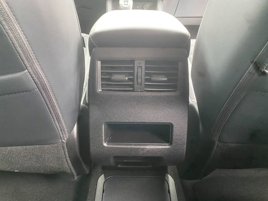 Used 2023 Mitsubishi Outlander SE image 27