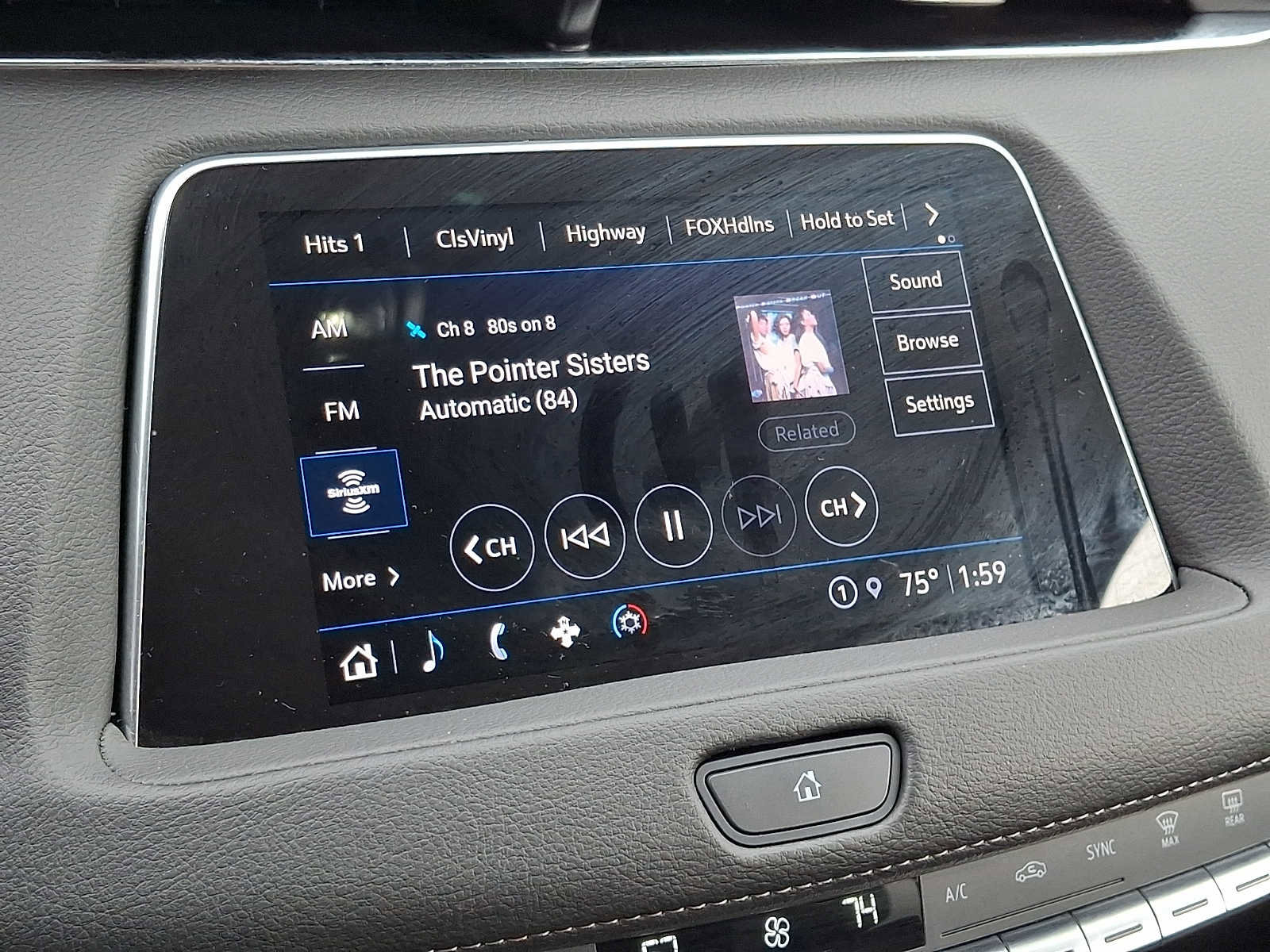 Used 2023 Cadillac XT4 Luxury w/ Cold Weather Package image 17