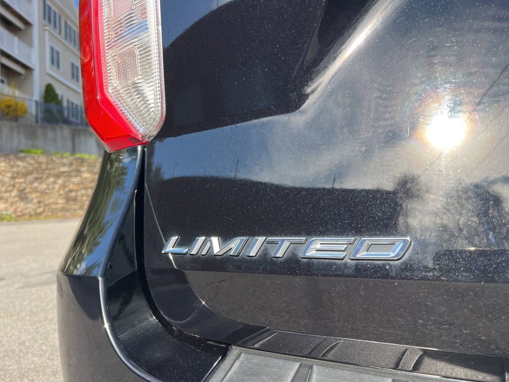 Used 2022 Ford Explorer Limited w/ Equipment Group 301A AWD/4WD image 11