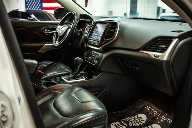 Used 2017 Jeep Cherokee Trailhawk image 13