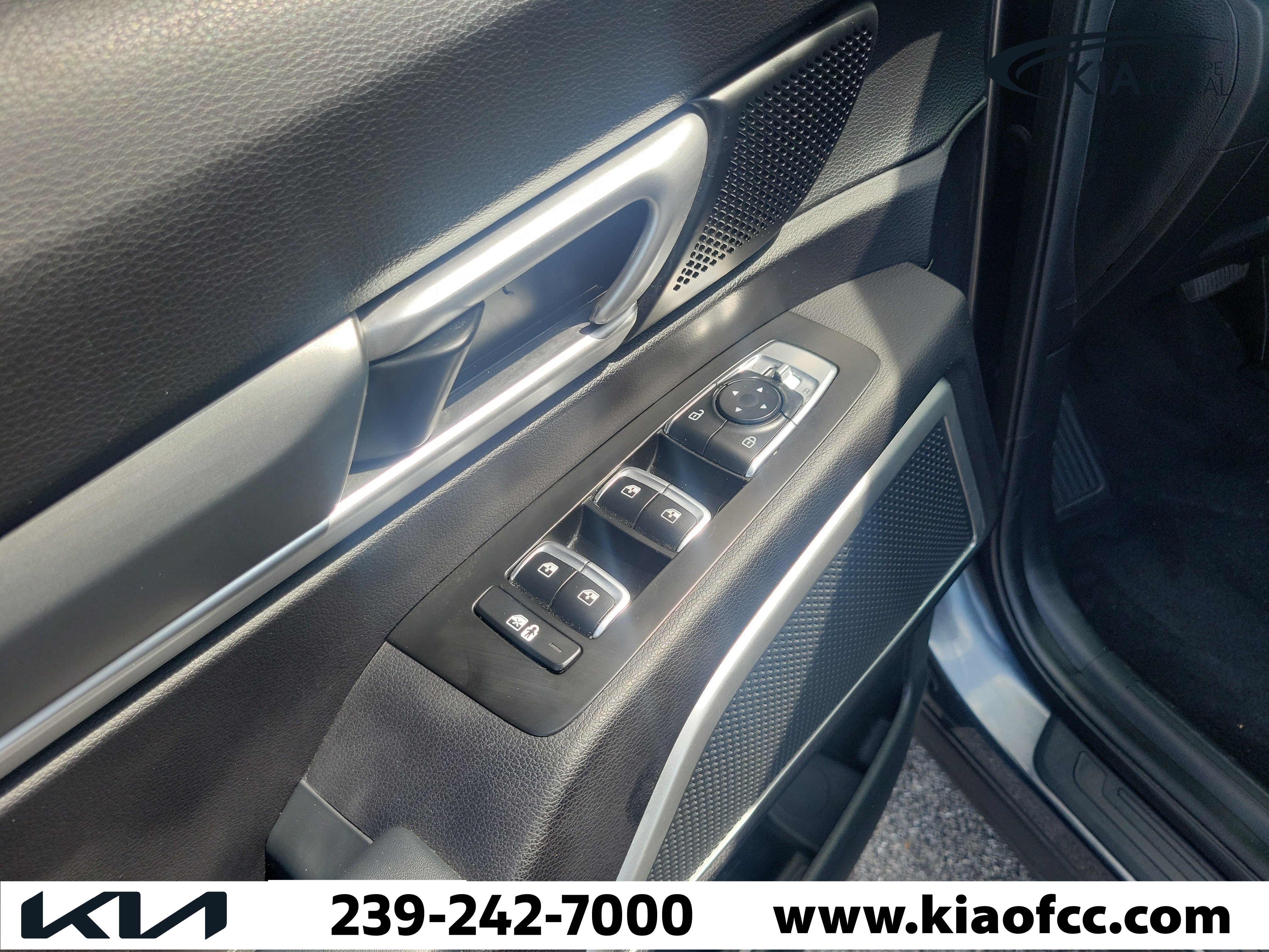 Used 2022 Kia Telluride LX FWD image 25