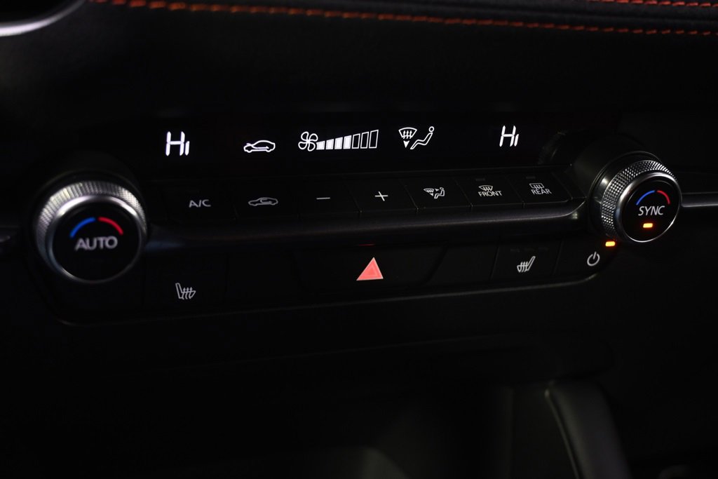 Certified 2025 MAZDA MAZDA3 Carbon image 31