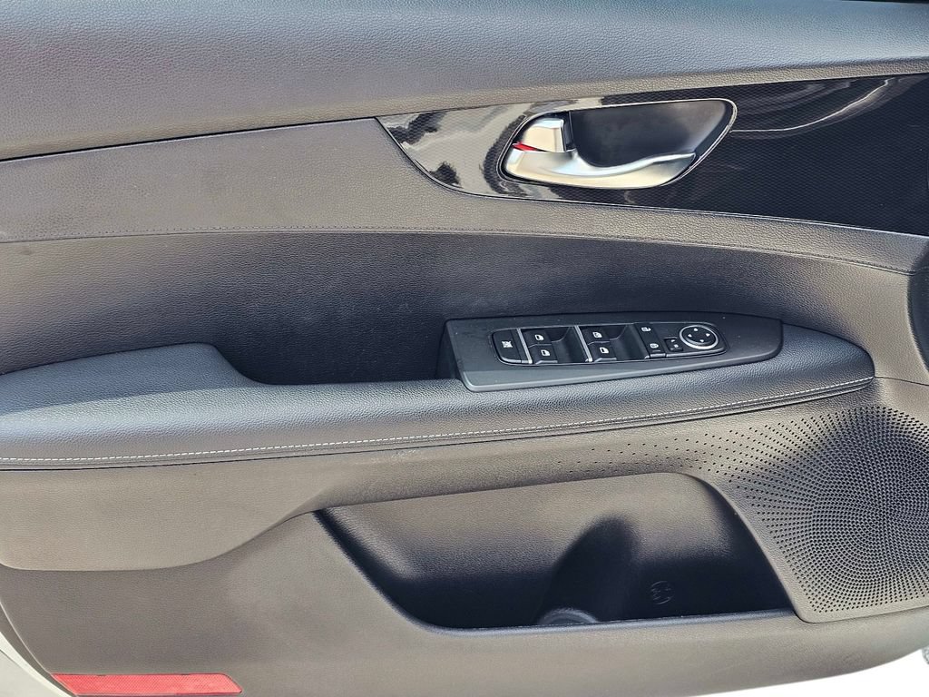 Certified 2023 Kia Forte GT-Line FWD image 13